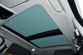 2022款路虎揽胜运动版新能源