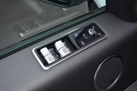 2022款路虎揽胜运动版新能源