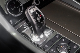 2022款路虎揽胜运动版新能源