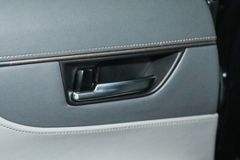 2022款丰田凌放HARRIER