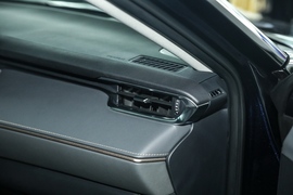 2022款丰田凌放HARRIER