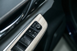 2022款丰田凌放HARRIER