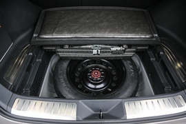 2022款丰田凌放HARRIER