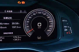 2022款奥迪Q8