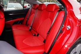 2021款丰田凯美瑞