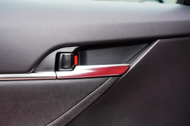 2021款丰田凯美瑞