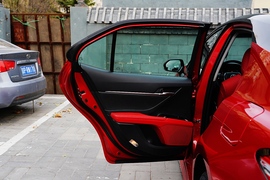 2021款丰田凯美瑞