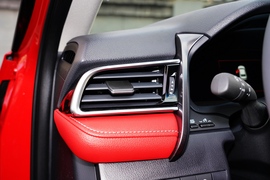 2021款丰田凯美瑞