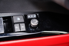 2021款丰田凯美瑞