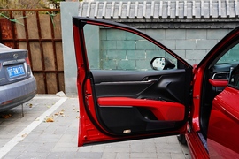 2021款丰田凯美瑞