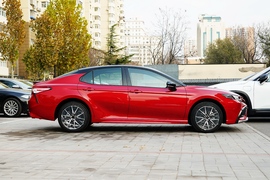 2021款丰田凯美瑞