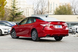 2021款丰田凯美瑞