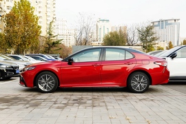 2021款丰田凯美瑞