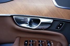 2022款沃尔沃XC90