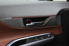 2022款丰田凌放HARRIER