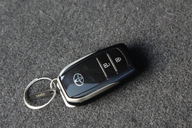 2022款丰田凌放HARRIER