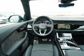 2022款奥迪Q8