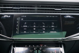 2022款奥迪Q8