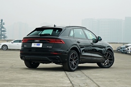 2022款奥迪Q8