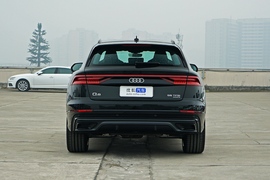 2022款奥迪Q8
