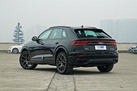 2022款奥迪Q8