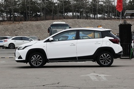 2022款丰田YARiS