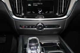2022款沃尔沃V60