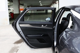 2021款起亚K5凯酷