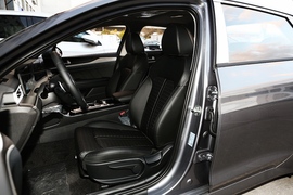 2021款起亚K5凯酷