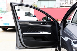 2021款起亚K5凯酷