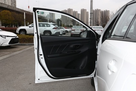 2022款丰田YARiS