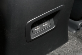 2022款丰田卡罗拉锐放