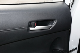 2022款丰田卡罗拉锐放