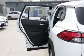 2022款丰田卡罗拉锐放