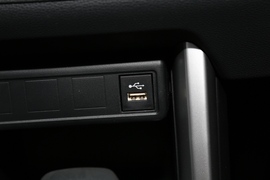 2022款丰田卡罗拉锐放