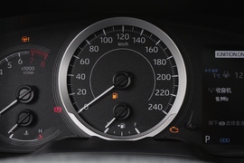 2022款丰田卡罗拉锐放