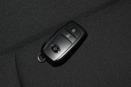 2022款丰田卡罗拉锐放