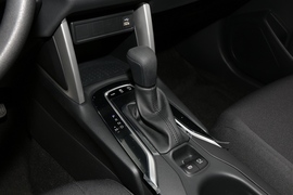 2022款丰田卡罗拉锐放