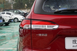 2022款丰田卡罗拉锐放