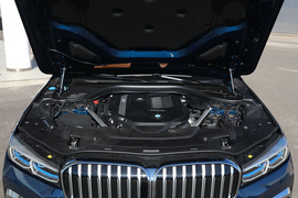 2021款宝马740Li