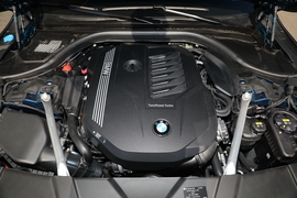 2021款宝马740Li