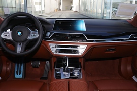 2021款宝马740Li