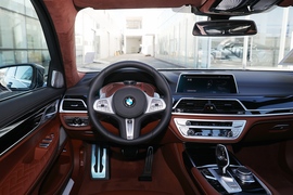 2021款宝马740Li