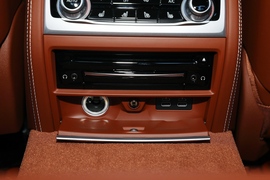 2021款宝马740Li