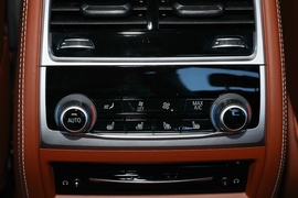 2021款宝马740Li