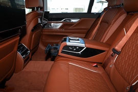 2021款宝马740Li