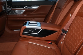 2021款宝马740Li