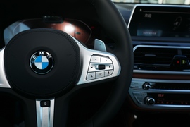 2021款宝马740Li