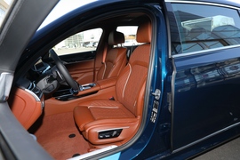 2021款宝马740Li