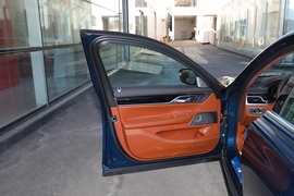2021款宝马740Li